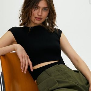 NWOT Aritzia Wilfred Cut Out Knit Top (size xs)